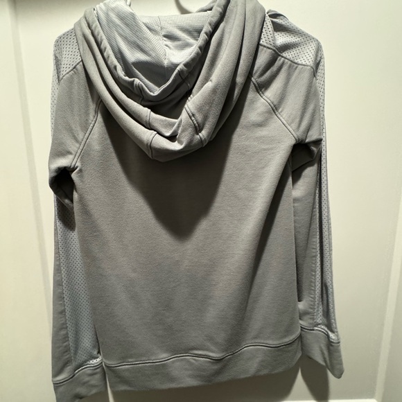 Woman’s UnderArmor Full Zip - Picture 2 of 3